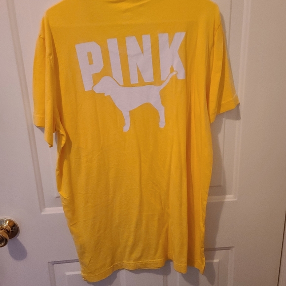 Victoria secret campus tee size large/Xtra large. - Picture 4 of 7